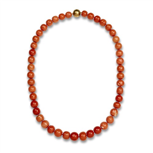 32 · A CHINESE CORAL NECKLACE