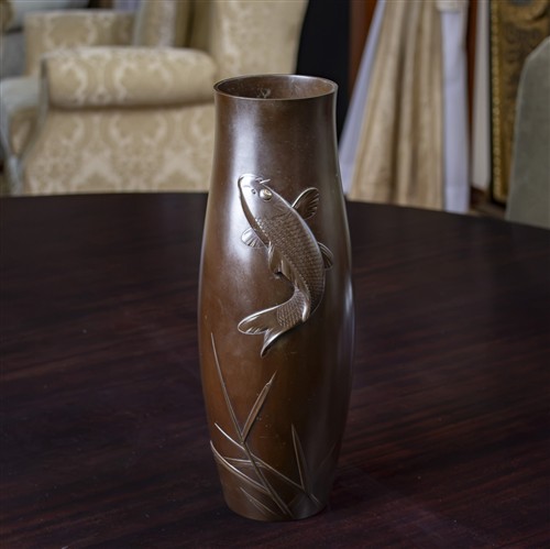 A LARGE TAISHO PERIOD BRONZE VASE