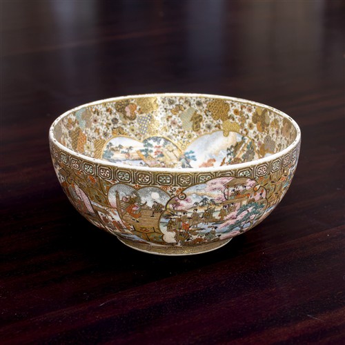 41 · A SMALL MEIJI PERIOD SATSUMA BOWL SIGNED HODODA