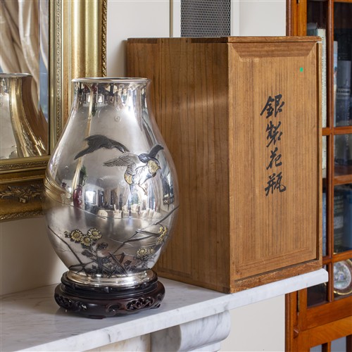 37 · AN INLAID SILVER VASE BY YOSHIMINE FOR THE TENSHODO COMPANY