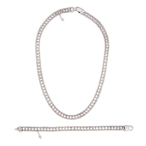 32 · WELLENDORFF 18CT WHITE GOLD AND DIAMOND SUITE