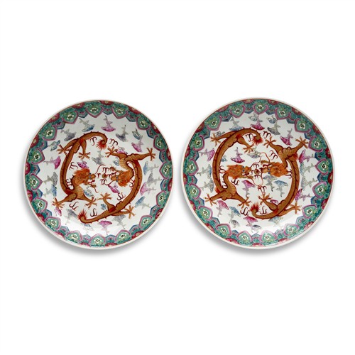 4 · A PAIR OF CHINESE FAMILLE ROSE DRAGON DISHES, QIANLONG MARK, GUANGXU PERIOD (1875 - 1908)