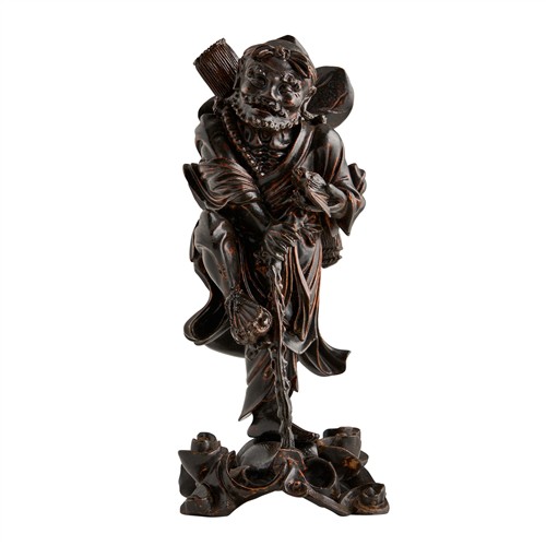 1096 · A CHINESE LACQUER WOOD CARVED FIGURE OF AN IMMORTAL, TIE GUAI LI, EARLY 20TH CENTURY