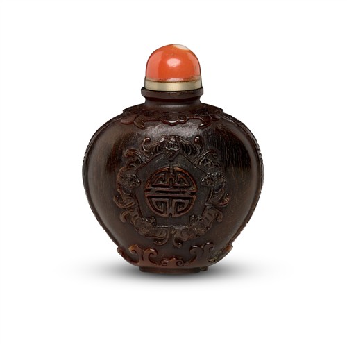 A Fine Chinese Carved Horn Snuff Bottle, Qing Dynasty (1644 - 1911)