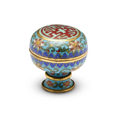 A CHINESE CLOISONNE HIGH FOOT BOX AND COVER, MID-QING DYNASTY, 18TH/19TH CENTURY