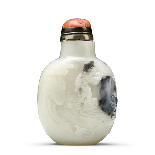 39 · A FINE CHINESE WHITE JADE CARVED SNUFF BOTTLE, QING DYNASTY (1644 - 1911)
