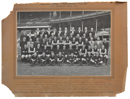 1051 · A 1939 MELBOURNE FOOTBALL CLUB TEAM PHOTOGRAPH