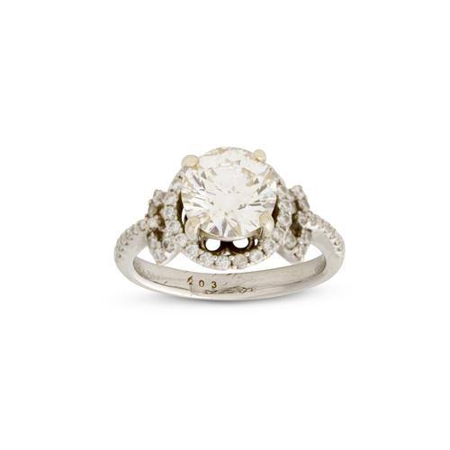 134 · 18CT WHITE GOLD AND DIAMOND RING