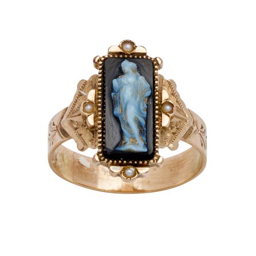 41 · VICTORIAN ONYX RING Property of a Private Sydney Collector