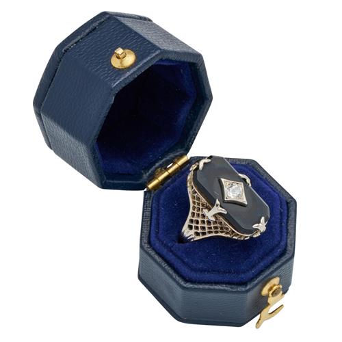 37 · DIAMOND AND ONYX SIGNET RING Property of a Private Sydney Collector