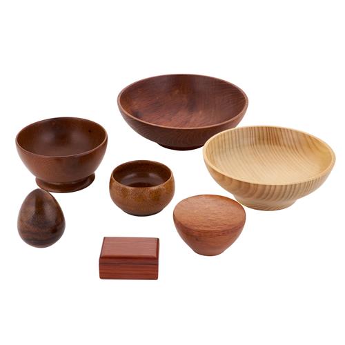 66 · A COLLECTION OF SEVEN VARIOUS 20TH CENTURY AUSTRALIAN TURNED TIMBER BOWLS AND BOXES