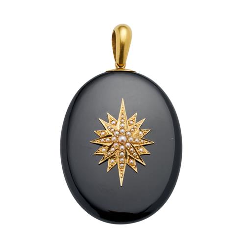 ONYX AND SEED PEARL PENDANT Property of a Private Sydney Collector