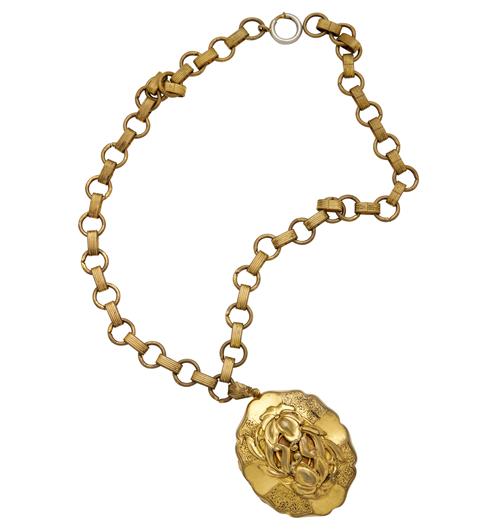 35 · LARGE PINCHBECK PENDANT Property of a Private Sydney Collector