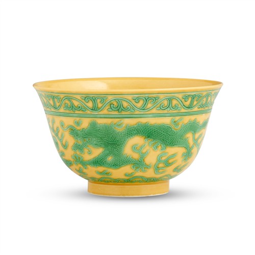 7 · A CHINESE YELLOW-GROUND GREEN-ENAMELLED 'DRAGON' BOWL, KANGXI SIX-CHARACTER MARK IN UNDERGLAZE BLUE WITHIN A DOUBLE CIRCLE AND OF TH.