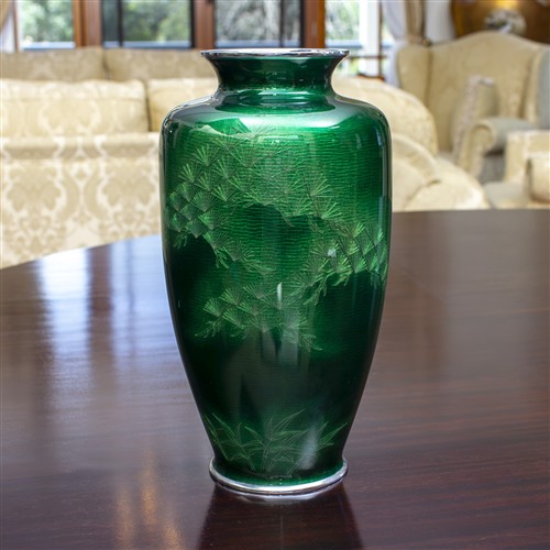 53 · A GINBARI GREEN CLOISONNE ENAMEL VASE