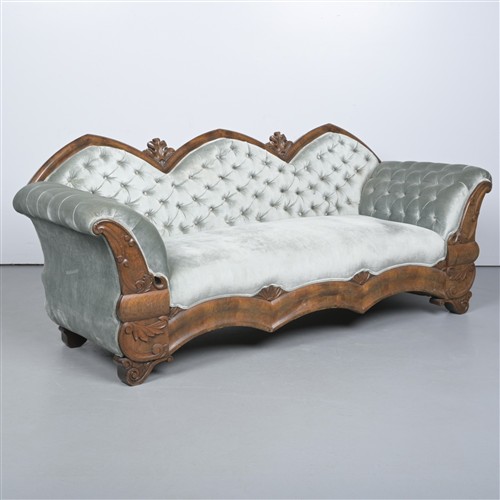 6 · AN ANTIQUE GERMAN WALNUT AND VELVET UPHOLSTERED SOFA (87H X 221W X 78D CM)
