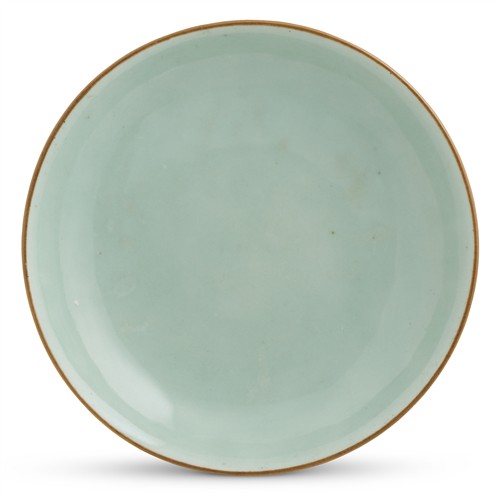 A CHINESE CELADON DISH, QIANLONG SIX-CHARACTER UNDERGALZE MARK AND OF THE PERIOD (1735 - 1796)