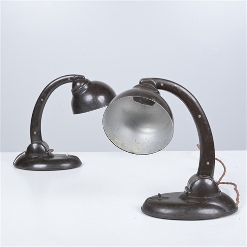 28 · A PAIR OF ART DECO BAKELITE TABLE LAMPS (32H CM)