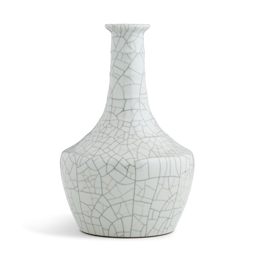 24 · A CHINESE CRACKLE-GLAZED VASE, QIANLONG MARK, QING DYNASTY (1644 - 1911)