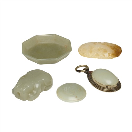 21 · A GROUP OF FIVE CHINESE SMALL JADE CARVINGS