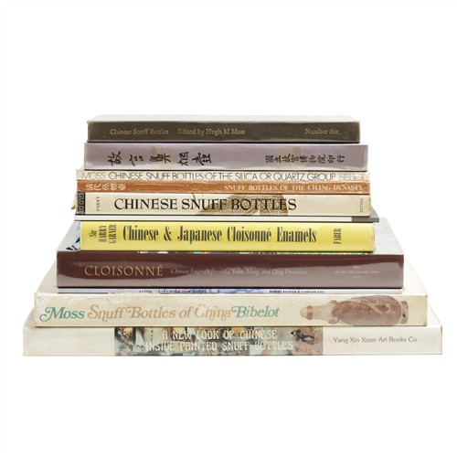 1045 · 11 REFERENCE BOOKS AND CATALOGUES ON CHINESE SNUFF BOTTLES AND CLOISONNÉ