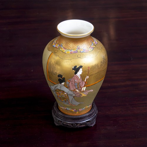 51 · A SATSUMA GEISHA VASE BY KINKOZAN