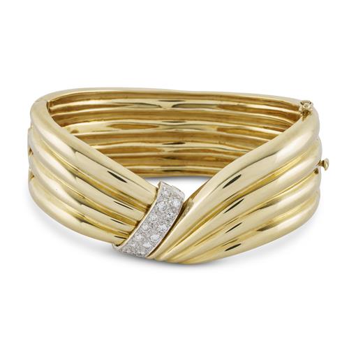 259 · 14CT GOLD AND DIAMOND BANGLE
