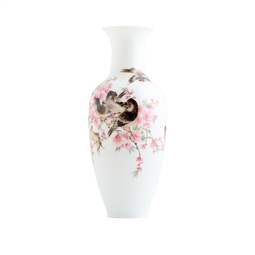 1088 · A CHINESE EGG-SHELL FAMILLE -ROSE "BIRDS AND FLOWERS" VASE, 20TH CENTURY