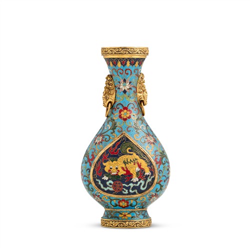39 · A CHINESE CLOISONNE VASE, QIANLONG MARK, QING DYNASTY (1644 - 1911)