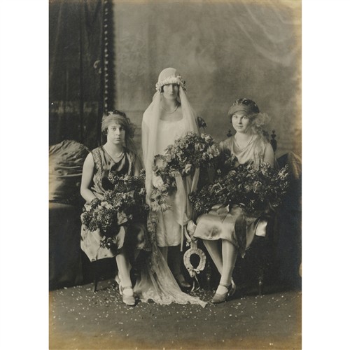 60 · ALICE MILLS (1870-1929) Portrait 1926 silver gelatin photograph 20 x 14.5cm