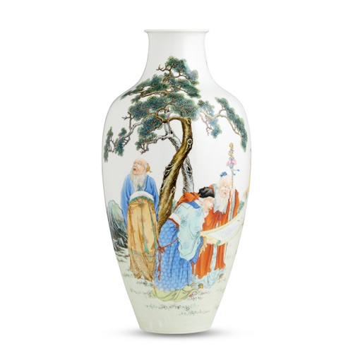 31 · A VERY FINE AND RARE CHINESE OFFICIAL WARE FAMILLE-ROSE "SCHOLARS" VASE, HUAI REN TANG ZHI FOUR-CHARACTER IRON RED SEAL MARK, HONGXI...