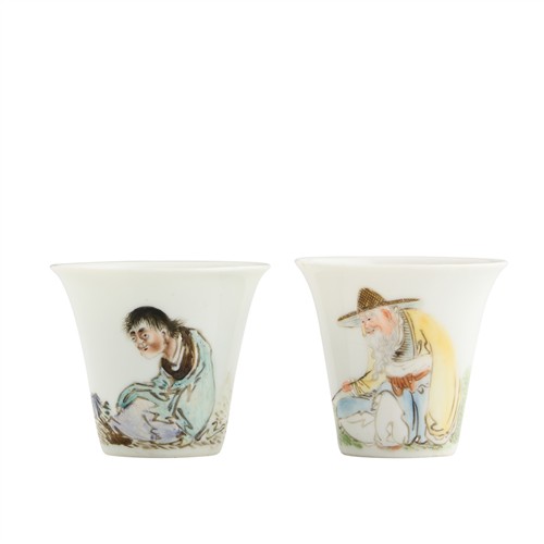 1086 · A PAIR OF CHINESE QIANJIANG ENAMEL CUPS, 20TH CENTURY