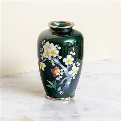 87 · A SMALL GINBARI CLOISONNE VASE