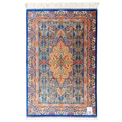21 · A FINE HAND-KNOTTED PURE SILK PERSIAN QUM (150L X 100W CM)