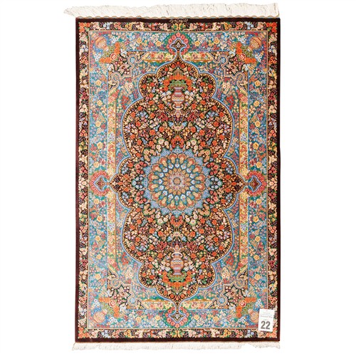 22 · A FINE HAND-KNOTTED PURE SILK PERSIAN QUM (159L X 101W CM)