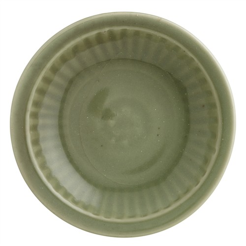 A CHINESE LONGQUAN CELADON DISH, MING DYNASTY (1368 - 1644)