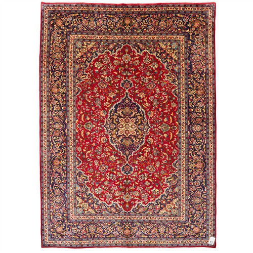 31 · A CLASSIC HAND-KNOTTED PERSIAN KASHAN (350L X 252W CM)