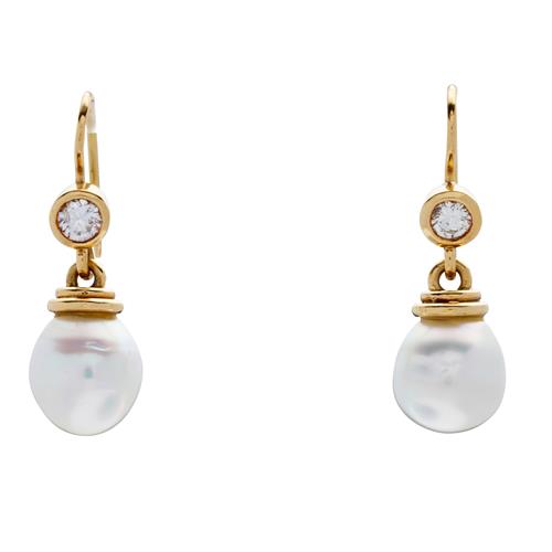 77 · PEARL AND DIAMOND EARRING