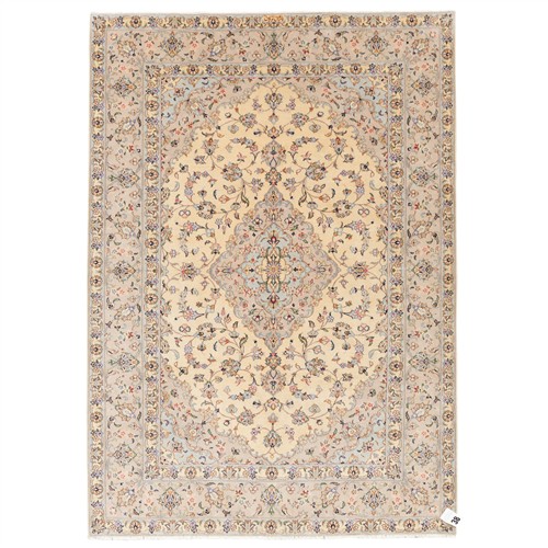 38 · A CLASSIC HAND-KNOTTED PERSIAN KASHAN (290L X 204W CM)