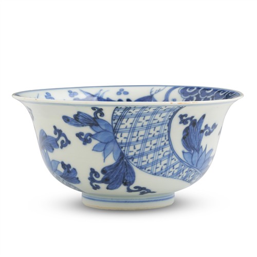 2 · A CHINESE BLUE AND WHITE BOWL, TRANSITIONAL PERIOD, 17TH CENTURY