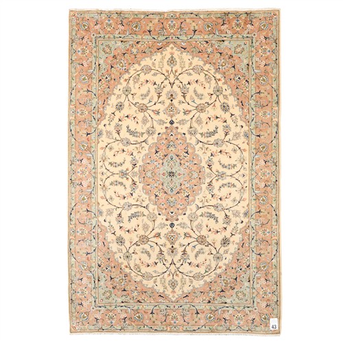 43 · A FINELY HAND-KNOTTED PERSIAN KASHAN (295L X 200W CM)