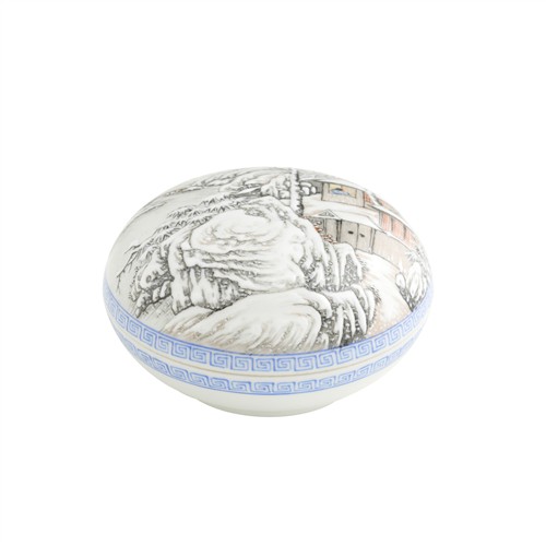 99 · A CHINESE FAMILLE ROSE LANDSCAPE BOX AND COVER, QIANLONG MARK
