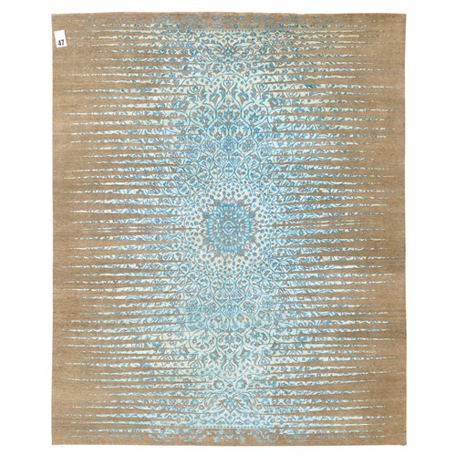 47 · A CONTEMPORARY DOME DESIGN GALLERY CARPET (302L X 245W CM)