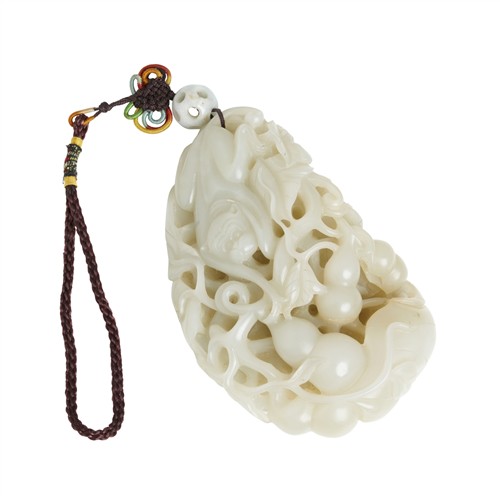 A CHINESE JADE CARVING OF A MONKEY AND DOUBLE GOURDS, 20TH CENTURY