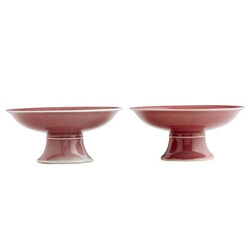 87 · A PAIR OF CHINESE PEACH BLOOM GLAZE HIGH FOOT DISHES, QIANLONG MARK