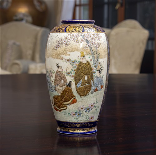 A MEIJI PERIOD SATSUMA VASE BY THE KINKOZAN WORKSHOP