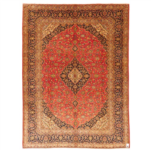 A FINELY HAND-KNOTTED PERSIAN KASHAN - SIGNED PIECE (399L X 296W CM)