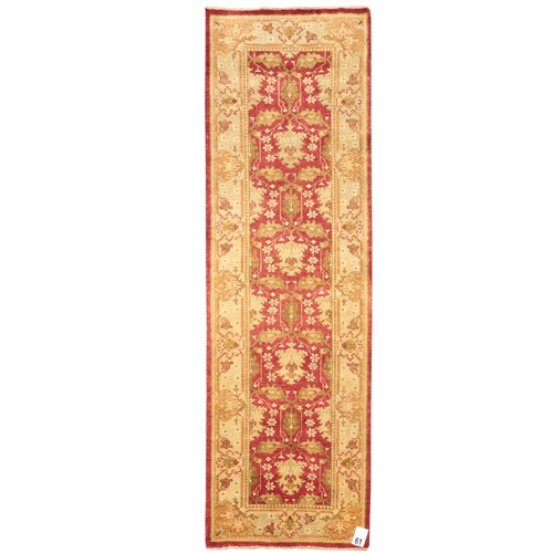 61 · A NEW 16TH CENTURY USHAK DESIGN RUNNER (305L X 95W CM)