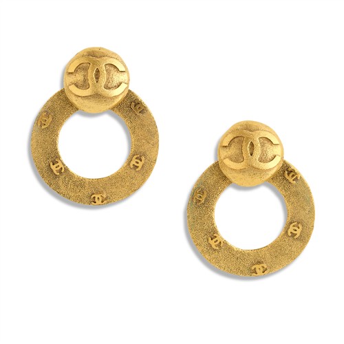 31 · CHANEL, VINTAGE EARRINGS