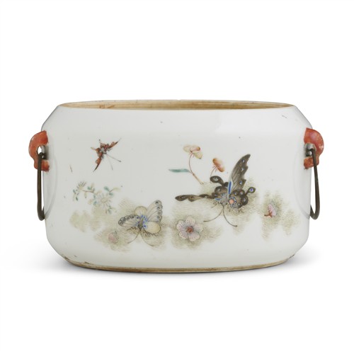 21 · A CHINESE FAMILLE ROSE 'BUTTERFLY' BOWL, LATE QING DYNASTY